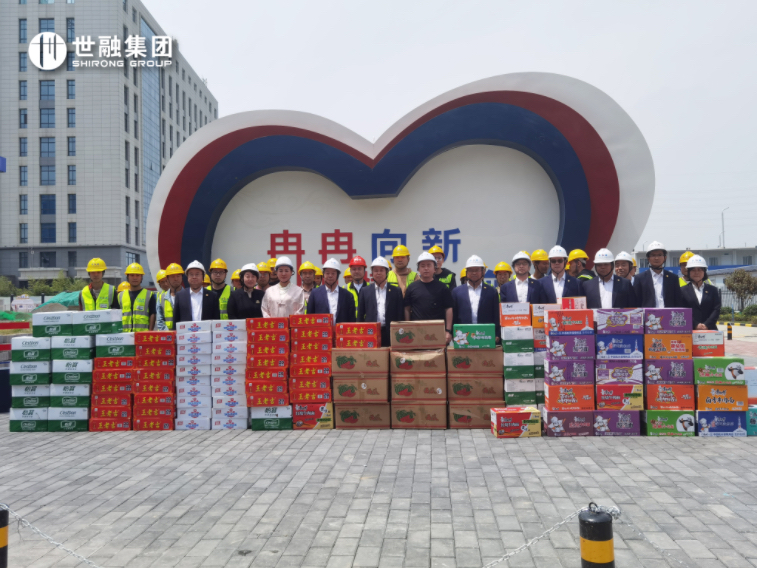 向假日堅守世融星樾建設項目崗位的勞動者致敬